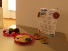 MitMachStation in der Ausstellung "KUNST-STOFF" MitMachStation in der Ausstellung "KUNST-STOFF"