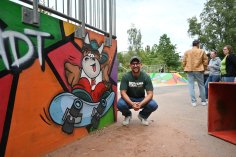 Künstler und Pilou im neu gestalteten Skatepark im Strecktal Künstler und Pilou im neu gestalteten Skatepark im Strecktal