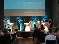 Diskussionsrunde im Hambacher Schloss Diskussionsrunde im Hambacher Schloss