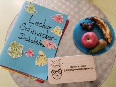 LeckerSchmecker-Detektive Urkunde und Brettchen der LeckerSchmecker-Detektive