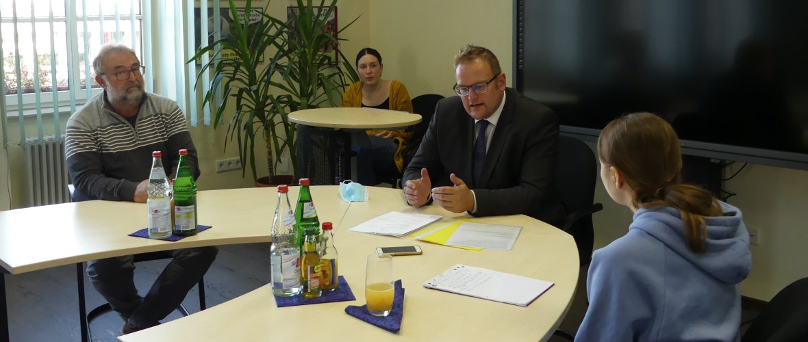Das Schlagzeilen-Team bei Oberbürgermeister Markus Zwick