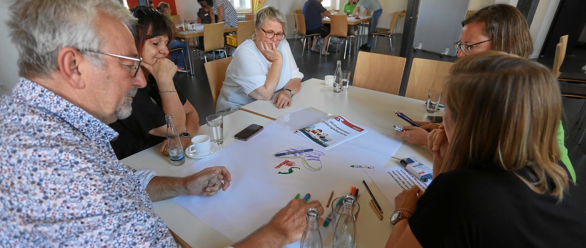 Beim Gestalten eines Bildes während des Workshops Beim Gestalten eines Bildes während des Workshops