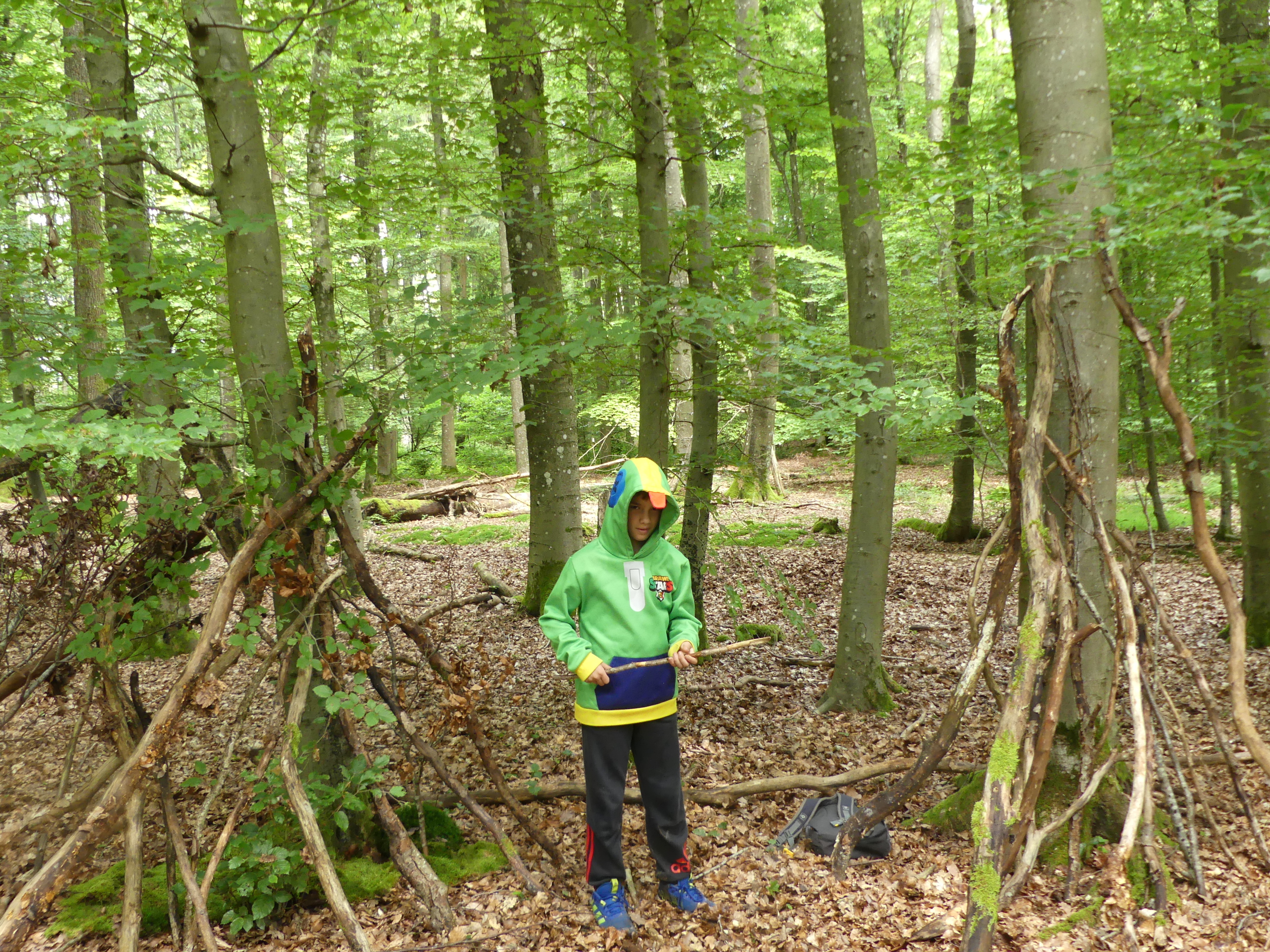 Ein Räuber bewacht seine zwei Hütten