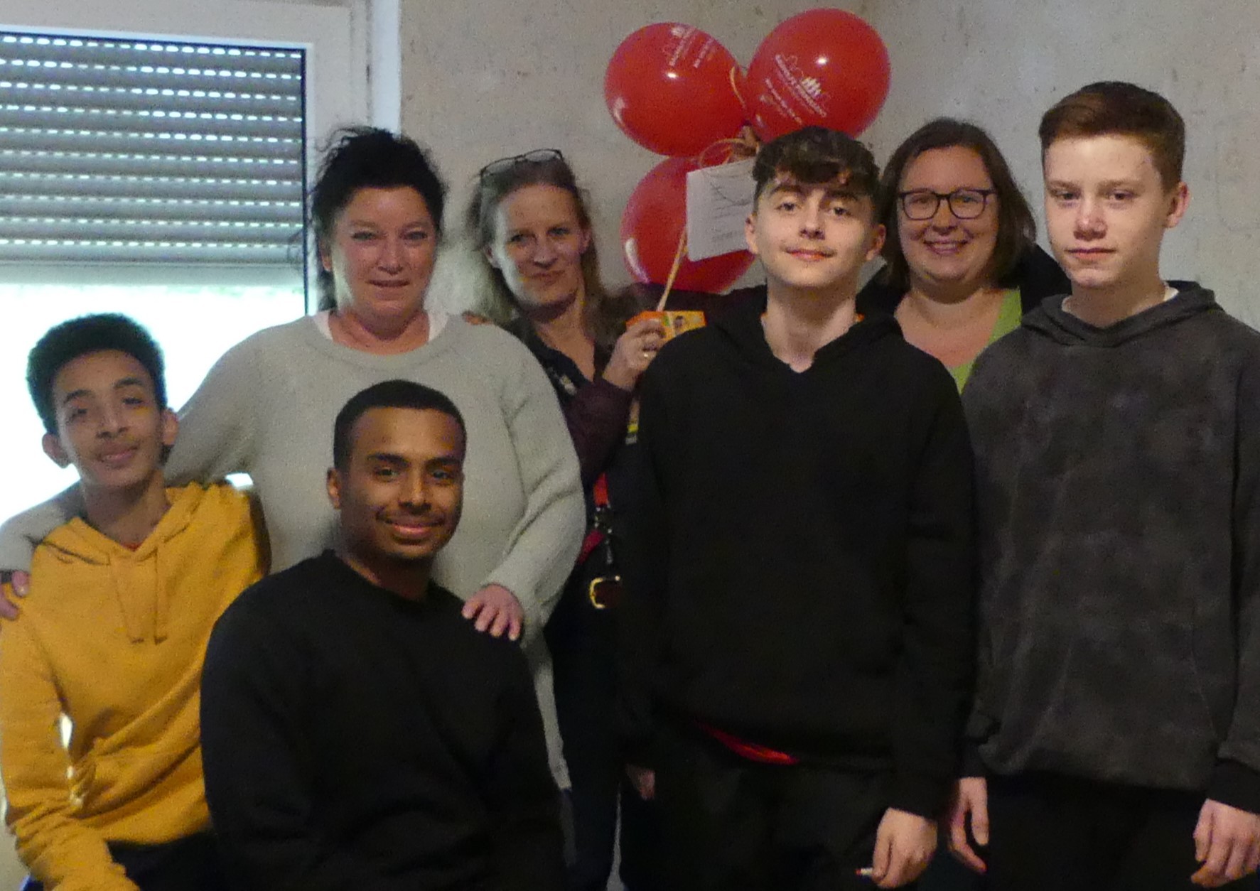 Die Teilnehmer vom Taschengeldprojekt auf der Hahnenruh mit den Anleiterinnen und Pakt-Koordinatorin Martina Fuhrmann (2. von rechts)