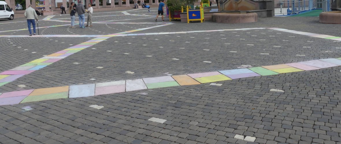 Der bunt angemalte Exerzierplatz