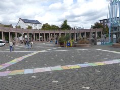 Der bunt angemalte Exerzierplatz