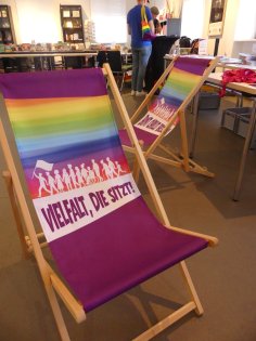 Passende Liegestühle auf dem Queeren Fachtag