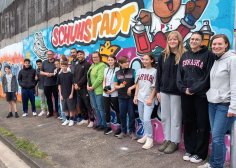 Die Gruppe beim Graffiti-Workshop Die Gruppe beim Graffiti-Workshop