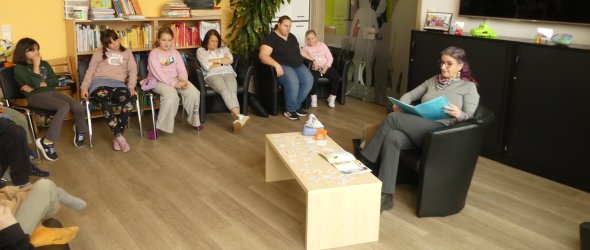 Die Autorin Karmann liest aus ihrem Buch Die Autorin Karmann liest aus ihrem Buch