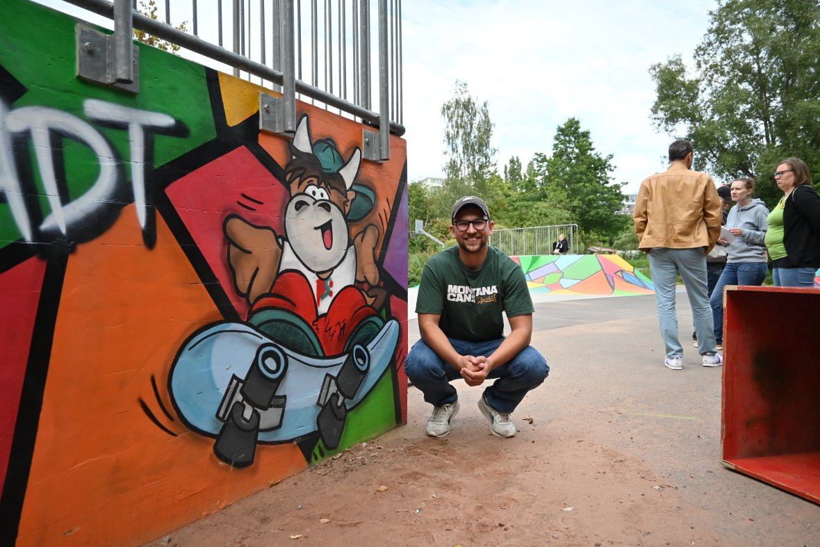 Künstler und Pilou im neu gestalteten Skatepark im Strecktal