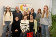 Das Team von "Der Pakt macht Schlagzeilen" Das Team von "Der Pakt macht Schlagzeilen"