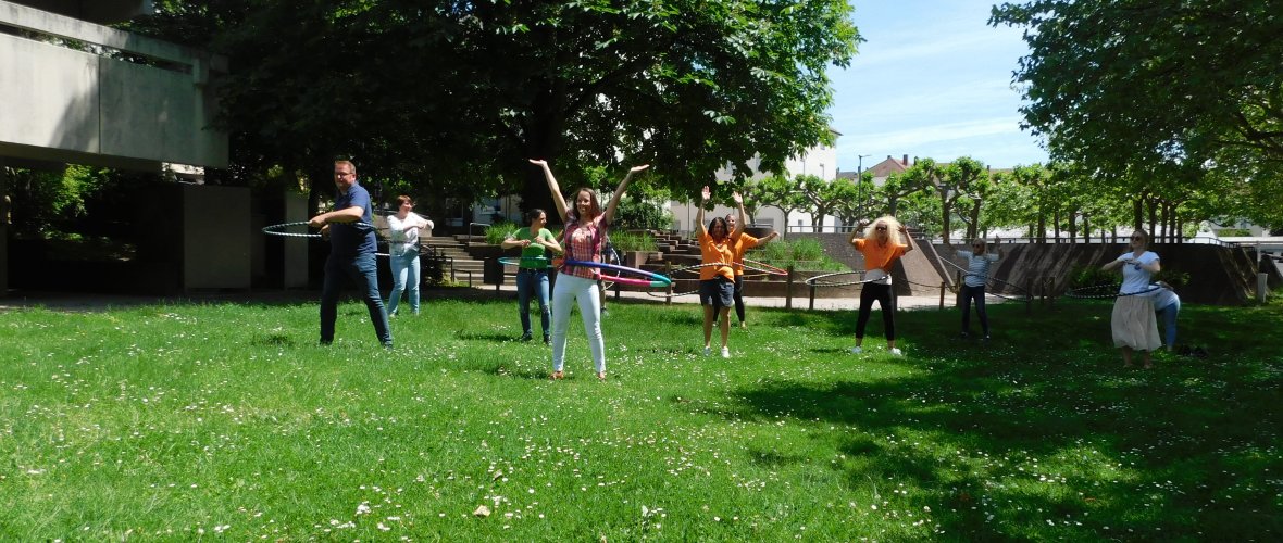 Bei der Eröffnung von "Pirmasens hullert" im Wedebrunnen-Park Teilnehmer lassen die Reifen kreisen bei der Eröffnung von "Pirmasens hullert" im Wedebrunnen-Park
