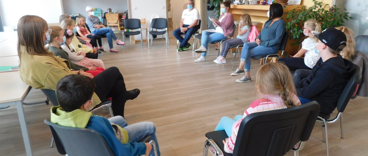 Die Teilnehmer und Mitarbeiter beim Leseclub im p11 Die Teilnehmer und Mitarbeiter beim Leseclub im p11