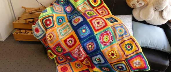 Gehäkelte Decke des Strickkreises Gehäkelte Decke des Strickkreises