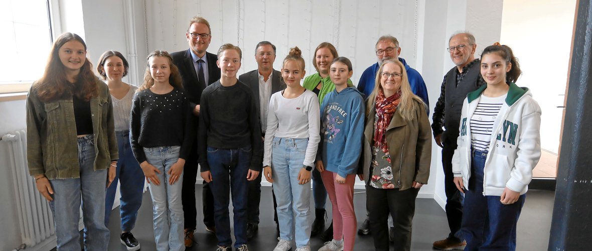 Das Schlagzeilen-Team mit Klaus Scherer (Mitte) Das Schlagzeilen-Team mit Klaus Scherer (Mitte)