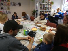 Beim Basteln im Mittendrin Beim Basteln im Mittendrin