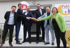 Kooperationspartner bei der Sprechstunde "Familienleistungen" Kooperationspartner bei der Sprechstunde "Familienleistungen" vor dem Pakt für Pirmasens-Büro