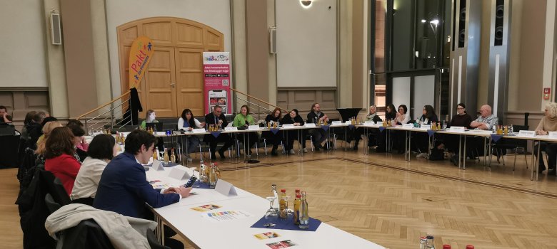 Runder Tisch im Forum ALTE POST Teilnehmer beim Runden Tisch
