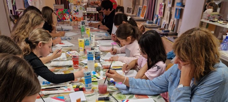 Im Atelier Kunschd'Raum wird fleißig gemalt Im Atelier Kunschd'Raum wird fleißig gemalt