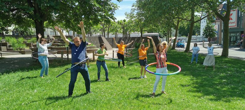 Pirmasens hullert Die Teilnehmer bei der Eröffnung von Pirmasens hullert lassen die Reifen kreisen